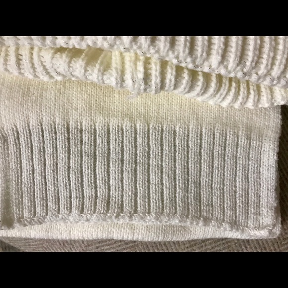 Girl’s Hat, Scarf, & Gloves Set - Picture 5 of 5